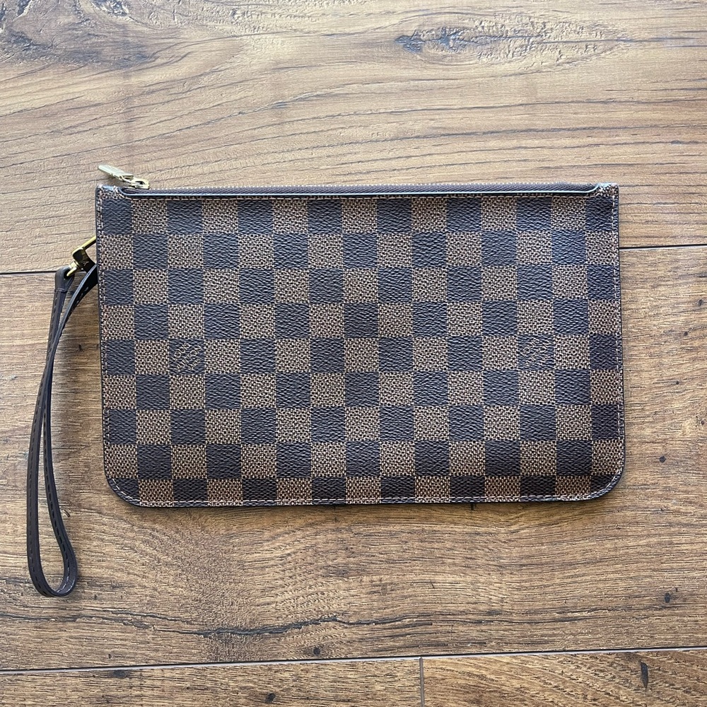 Authentic Louis Vuitton Damier Ebene Neverfull MM/GM wristlet/pouchette!